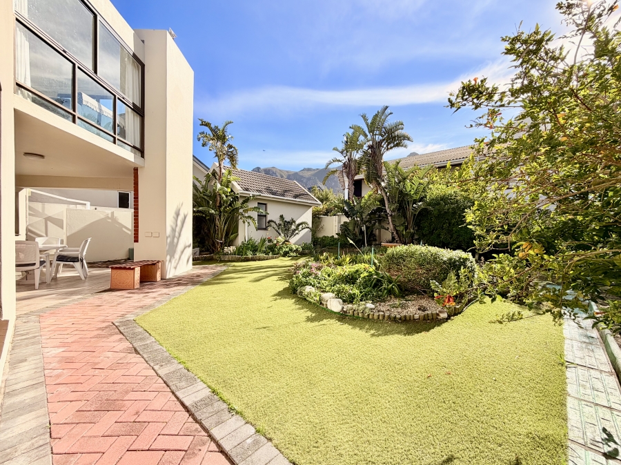 3 Bedroom Property for Sale in Voelklip Western Cape